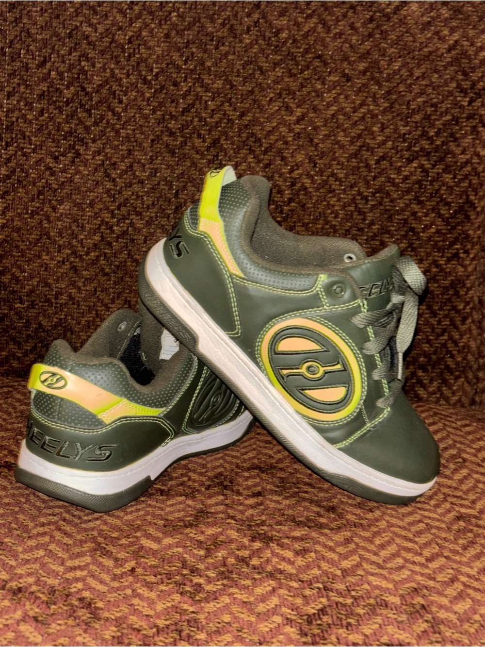 Heeleys Voyager HE100605 Green With Yellow Youth Size 5 EUC Skating Shoes